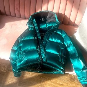 Aritzia The Super Puff™ Shorty in 3XS Teal Blue Hi-Gloss